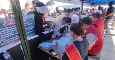 艺术学院学子助力“通海路杯”全民沙滩运动会