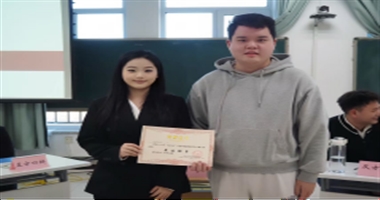 截至目前，24-25-2助产学教研室负责课程的教学资料均已按要求收集、整理并归档完毕，包括课程教学大纲、教案（含手写批注扫描件）、PPT课件、授课进度计划书等，确保了教学资料的完整性、规范性与一致性。 在实验实训教学资料方面，大部分项目已完成归档，但由于上学期实验实训课程未组织期末考试，导致第七项“实验实训考试试卷”和第八项“实验实训总成绩单”暂时无法提交。教研室将在后续教学中加强过程管理，确保实验实训资料的全面归档。 实习教学资料方面，本学期相关材料已按专业整理完毕，包括实习大纲、实习手册、实习鉴定表等