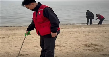 雷锋精神永传承，志愿同行暖揽月