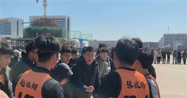 以球会友凝合力，青春逐梦共奋进——beat365唯一官网汽车工程学院与经济与管理学院开展篮球友谊赛